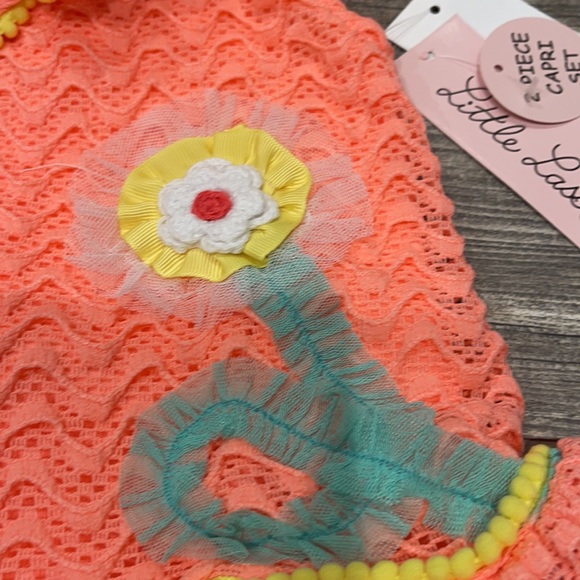 2 piece Capri set - Picture 2 of 3